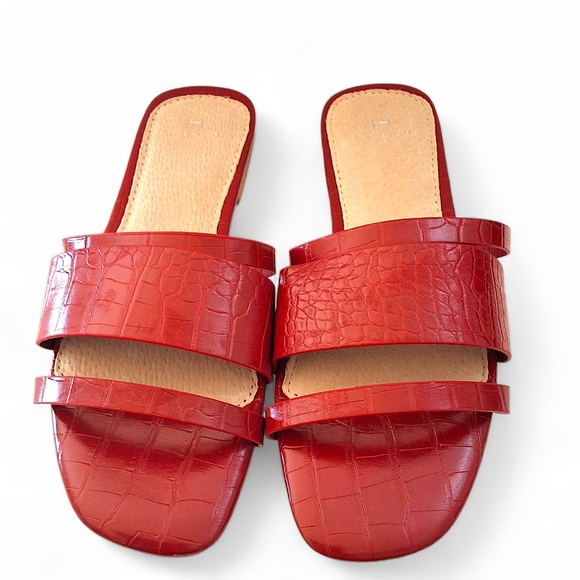 Halston Red Croc-Embossed Flat Slide Sandals – Size 8 - Picture 3 of 12